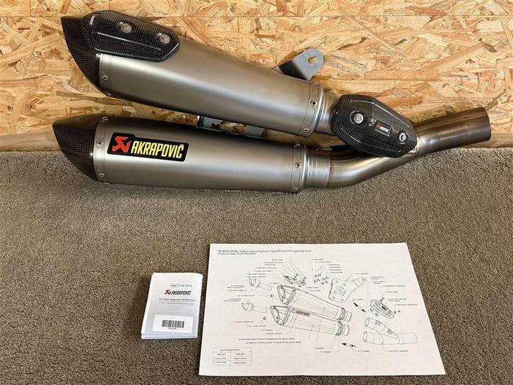 Akrapovic titanium uitlaat demper Ducati Diavel 2011-2016, Motoren, Onderdelen | Ducati, Gebruikt, Ophalen of Verzenden
