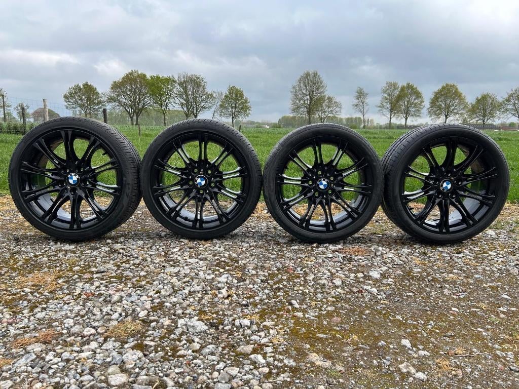 BMW M-sport velgen met banden - zwart - 18 inch, Auto-onderdelen, Banden en Velgen, Band(en), Zomerbanden, 18 inch, Overige, Overige