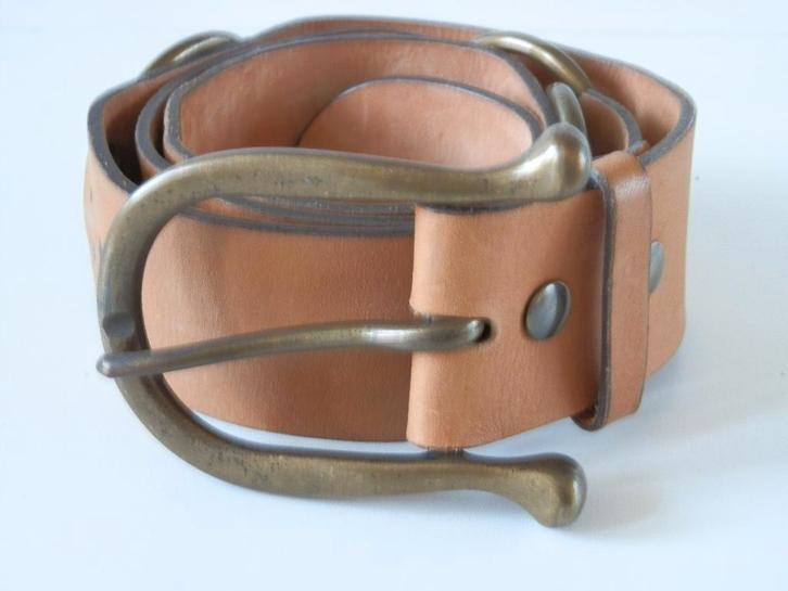 Escada riem. Leer., Kleding | Dames, Riemen en Ceinturen, Zo goed als nieuw, Tailleriem, 100 cm of meer, 3 tot 5 cm, Overige kleuren