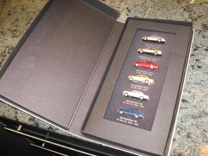 MERCEDES E-CLASS, Hobby en Vrije tijd, Modelauto's | Overige schalen, Zo goed als nieuw, Auto, Ophalen of Verzenden