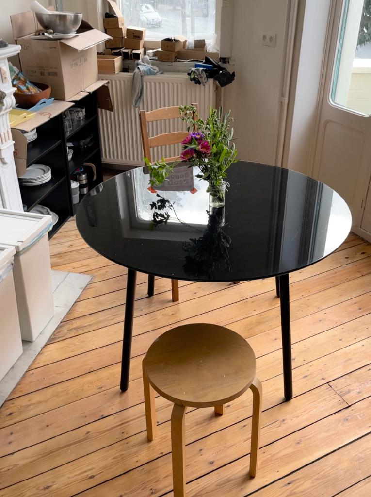 Zwarte glazen deco tafel, Huis en Inrichting, Tafels | Eettafels, Gebruikt, 100 tot 150 cm, 100 tot 150 cm, Vier personen, Rond