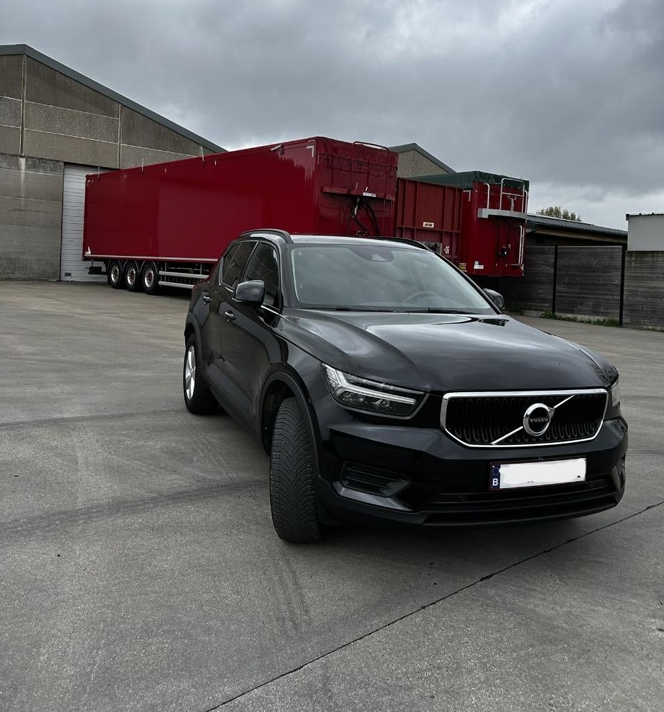 Volvo XC40 T2 Automaat Momentum | 66.000 km | Trekhaak, Achat, Euro 6, Entretenue par le concessionnaire, Noir