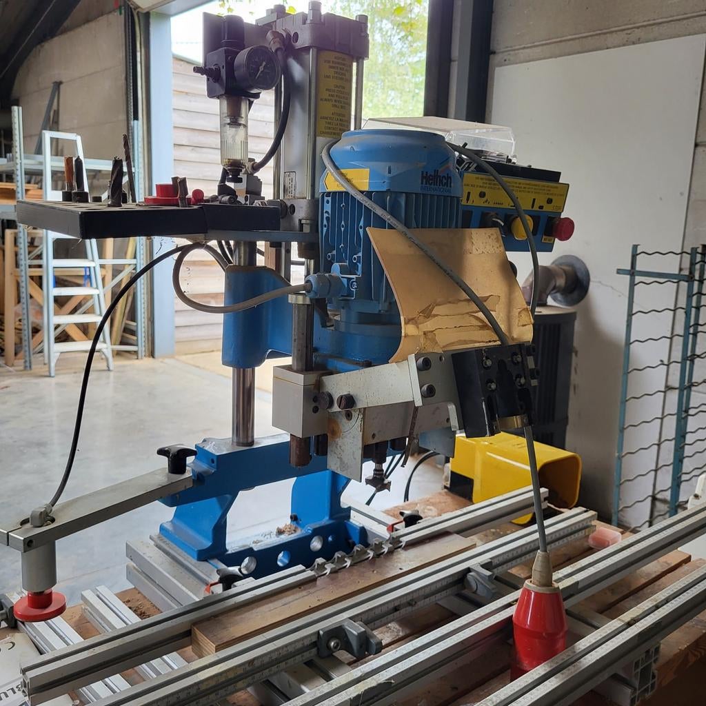 Charnières et maisons mitoyennes. BLEU MAX Hettich, Enlèvement