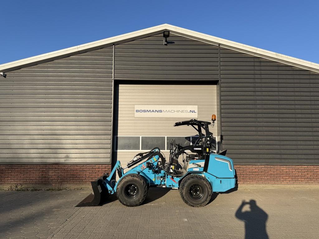 GIANT G2700 X-TRA HD+ minishovel BJ 2024 1066 uur