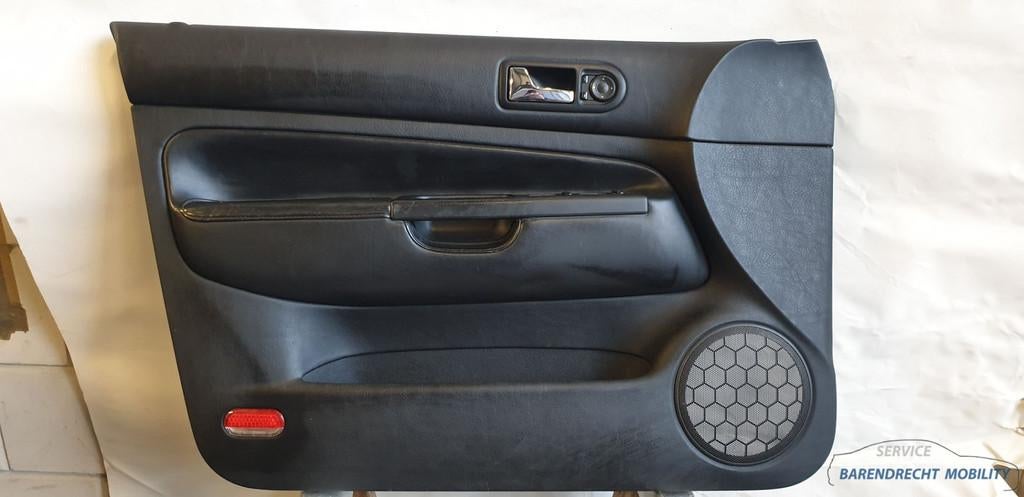 Ensemble complet de panneaux de porte en cuir pour Golf IV,, Volkswagen, Volkswagen AG, Vw@volkswagen.de, Utilisé