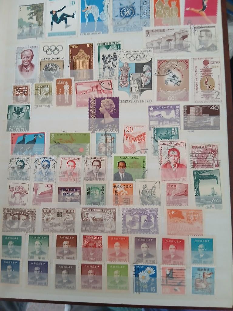beaucoup de timbres à travers le monde, bonne affaire, Timbres & Monnaies, Oblitéré, 1 Autocollant, Enlèvement ou Envoi, Sans enveloppe