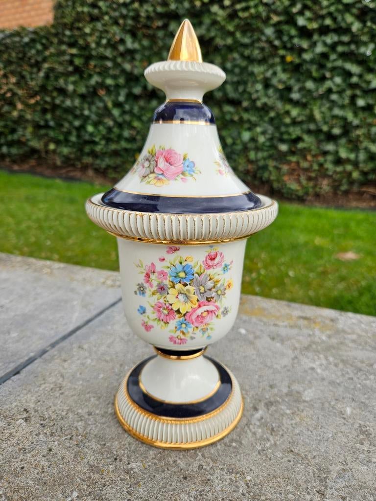 Porseleinen dekselvaas, Enlèvement