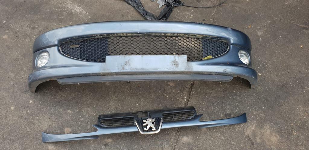 PEUGEOT 206 VOORBUMPER +MISTLAMPEN EN GRIL  BJ 98 TOT 2008, Gebruikt, -, Voor, -