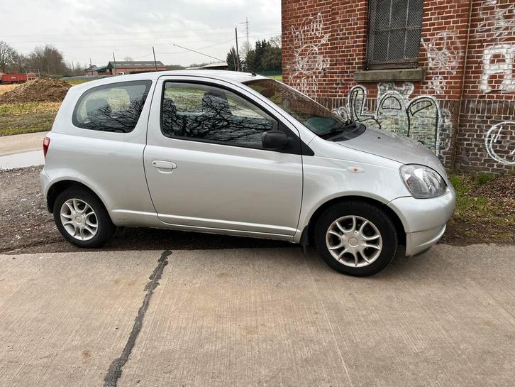 Toyota Yaris p1, Auto's, Toyota, Particulier, Yaris, Centrale vergrendeling, Benzine, Euro 2, Berline, 3 deurs, Handgeschakeld