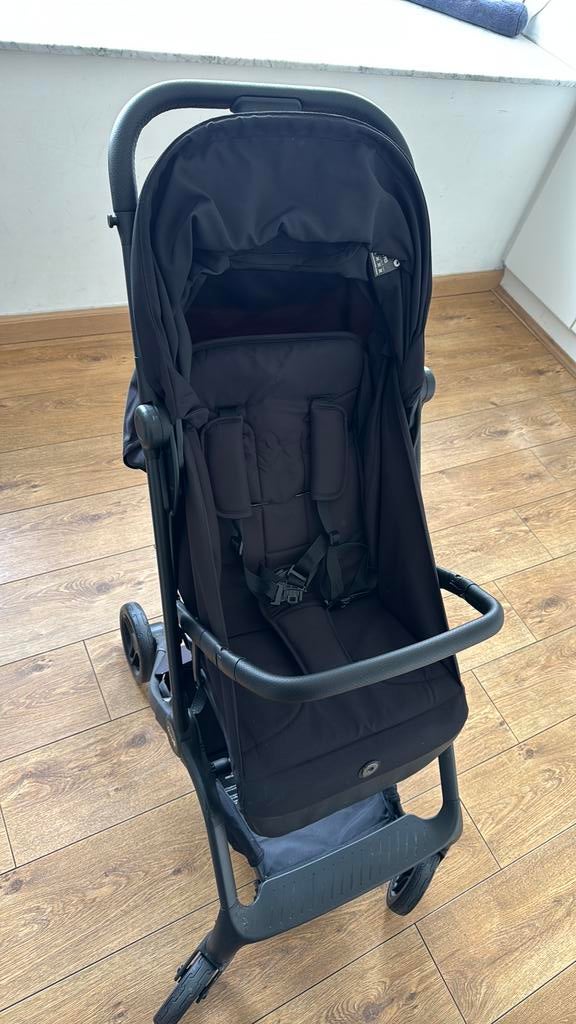 Kinderwagen inklapbaar van Qute, Ophalen, Zo goed als nieuw, Verstelbare rugleuning