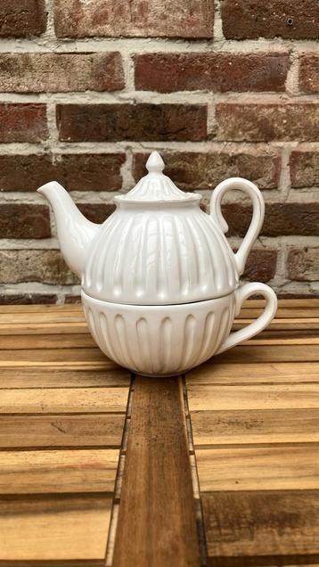 Mooie witte theepot + tas Pomax beschikbaar voor biedingen