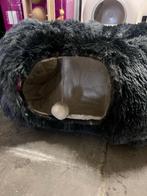 Te koop: Donzige kattenmand met speelhol – €25, Ophalen, Zo goed als nieuw, Pluche