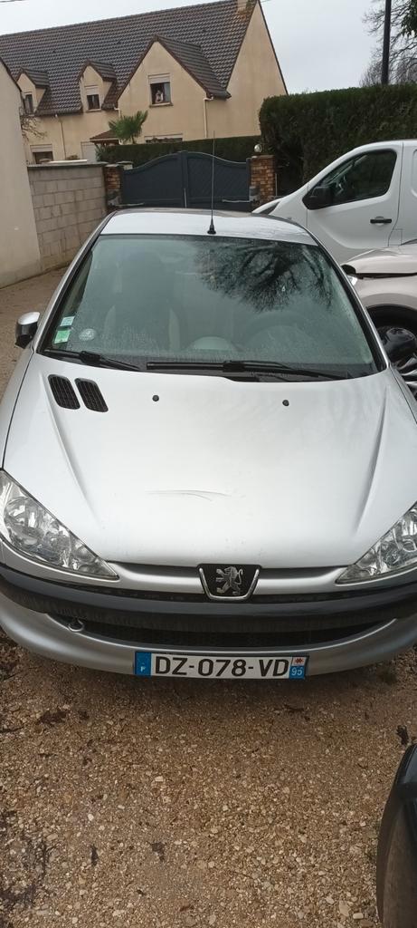 Peugeot 206, Autos, Peugeot, Particulier, Diesel, Berline, 3 portes, Boîte manuelle, Argent ou Gris, Autres couleurs, Tissu, Traction avant