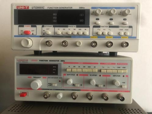Twee function generators, Doe-het-zelf en Bouw, Meetapparatuur, Gebruikt, Ophalen of Verzenden