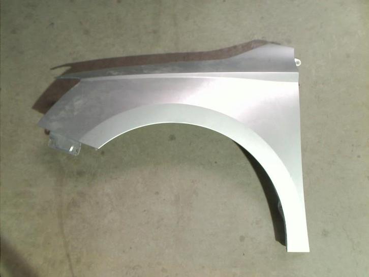 SPATBORD LINKS VOOR Skoda Fabia III (NJ3) (01-2014/06-2021), Auto-onderdelen, Carrosserie, Spatbord, Skoda, Voor, Links, Gebruikt