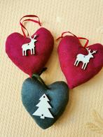 3x Hartvormig kussentje met houten figuurtje. Kerstbal, Ophalen of Verzenden, Zo goed als nieuw