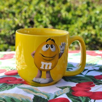 tasse a dejeuner M&Ms jaune, Enlèvement ou Envoi, Comme neuf, Céramique, Tasse(s) et/ou soucoupe(s)