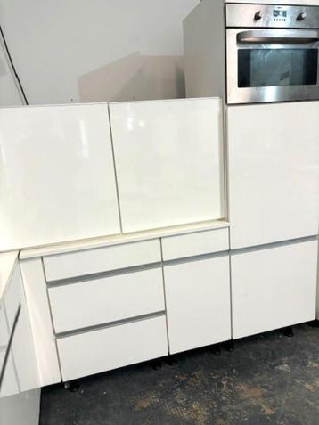 Complete hoogglans wit keuken + alle apparatuur voor €1.199, beschikbaar voor biedingen