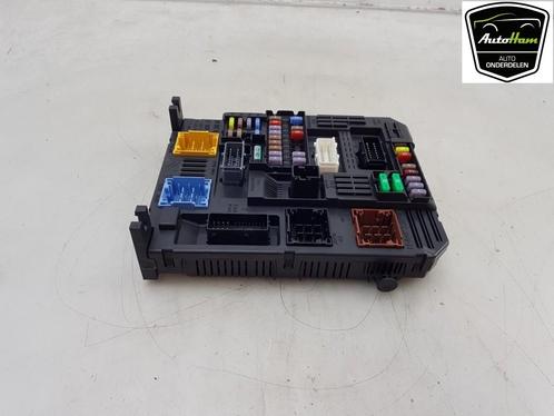 ZEKERINGKAST Peugeot 3008 II (M4 / MC / MJ / MR), Auto-onderdelen, Elektronica en Kabels, Peugeot, Gebruikt