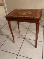 Houten bijzettafel met houtinleg en opbergvakjes, Huis en Inrichting, Tafels | Bijzettafels, Zo goed als nieuw, Rechthoekig, Hout
