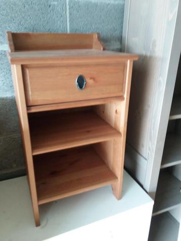 Ikea table de nuit en pin teinté ancienne beschikbaar voor biedingen
