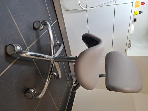 Ergonomisch werkstoeltje/ krukje voor pedicure, Huis en Inrichting, Krukjes, Nieuw, Overige materialen, Ophalen