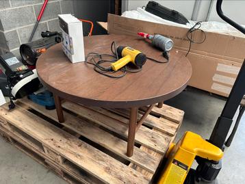 Salontafel in goede staat beschikbaar voor biedingen