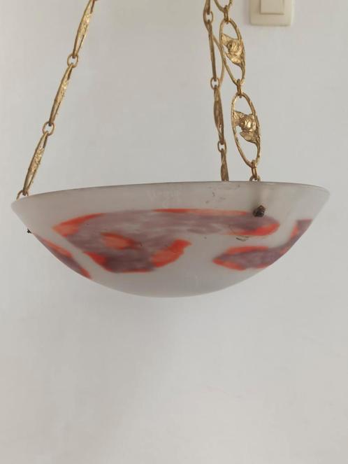 Art deco-hanglamp gesigneerd DEGUÉ, in glaspasta en messing, Antiek en Kunst, Antiek | Verlichting, Ophalen of Verzenden