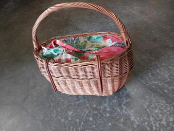 Rieten fietsmand voor aan het stuur,afsluitbaar met stof beschikbaar voor biedingen