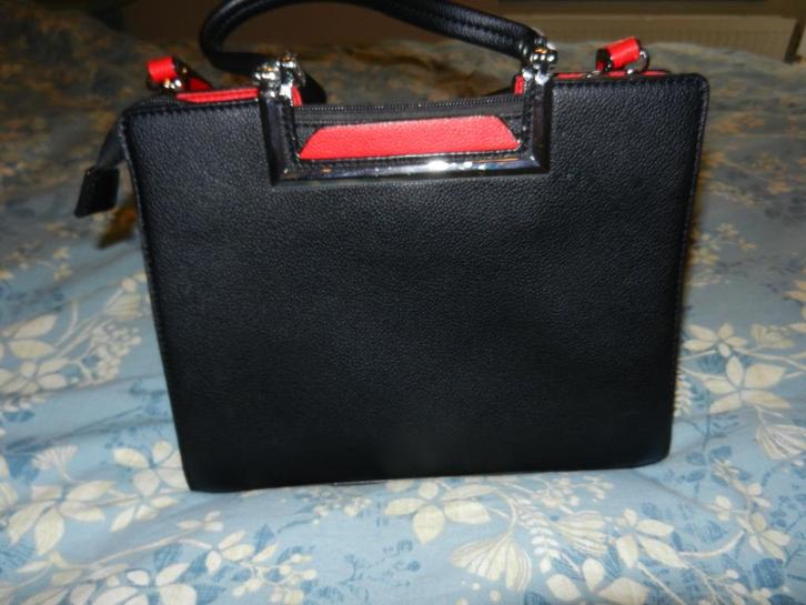 Te koop NIEUWE handtas !, Handtassen en Accessoires, Tassen | Damestassen, Nieuw, Handtas, Zwart, Ophalen of Verzenden