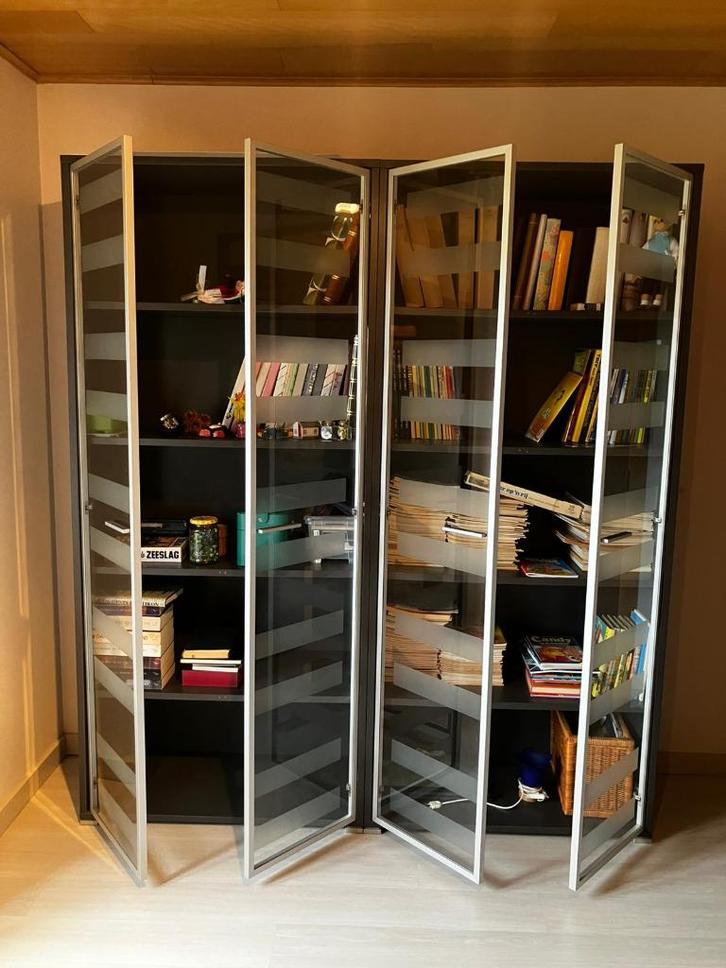 2 boekenkasten met glazen deuren, Huis en Inrichting, Kasten | Boekenkasten, Zo goed als nieuw, 50 tot 100 cm, 200 cm of meer