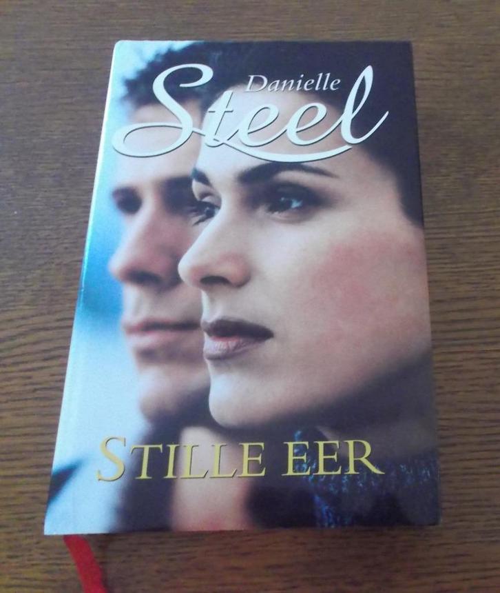Stille eer / Danielle Steel, Boeken, Romans, Zo goed als nieuw, Amerika, Ophalen