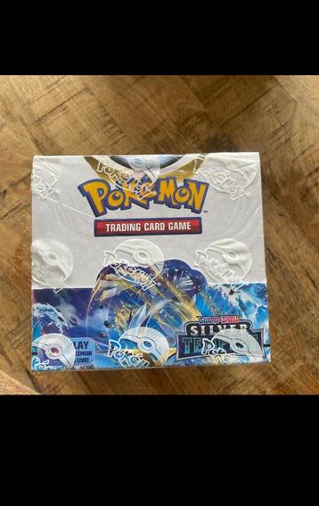 Silver tempest booster box disponible aux enchères