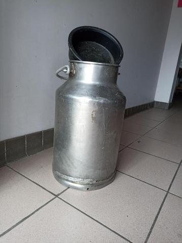 inox melkkruik beschikbaar voor biedingen