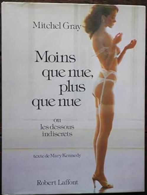 "Moins que nue, plus que nue", livres photos M. Gray, Livres, Art & Culture | Photographie & Design, Comme neuf, Enlèvement ou Envoi