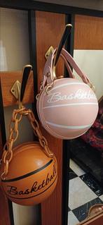 2 handtassen in de vorm van een basketbal met schouderriem, Handtassen en Accessoires, Tassen | Damestassen, Ophalen, Zo goed als nieuw