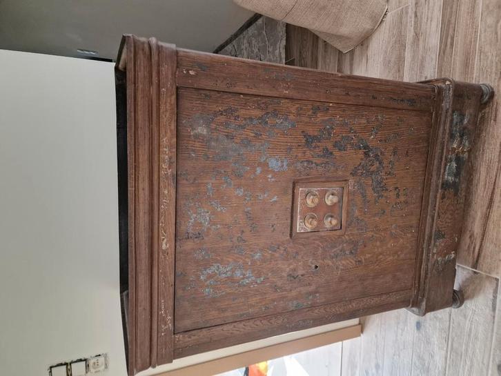 Oude antieken kluis., Antiek en Kunst, Antiek | Meubels | Kasten, Ophalen