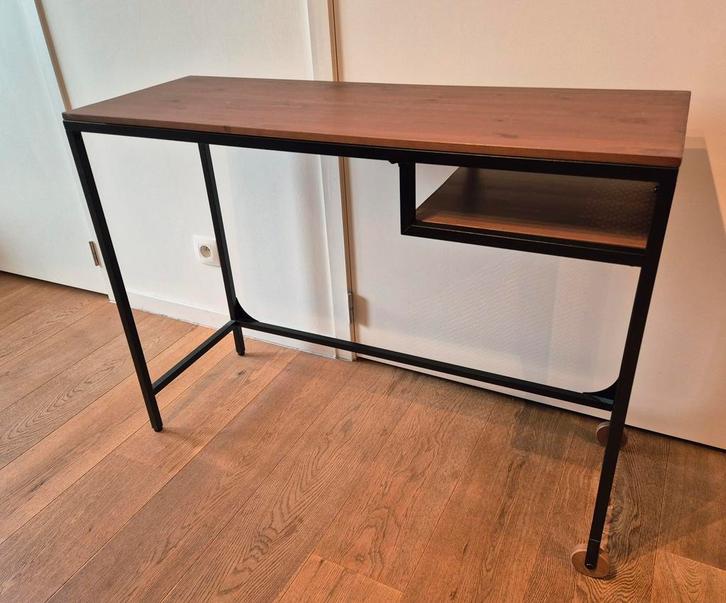 Table pour ordinateur portable IKEA FJÄLLBO - Design industr, Maison & Meubles, Tables | Dessertes, Métal, Enlèvement