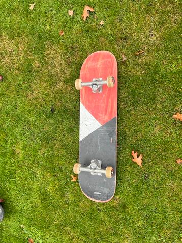 Skateboard + waveboard beschikbaar voor biedingen