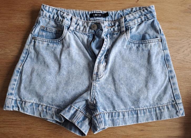 LMTD - jeansshort - 13 jaar (maat XS / S), Kinderen en Baby's, Kinderkleding | Maat 158, Zo goed als nieuw, Meisje, Broek, Ophalen of Verzenden