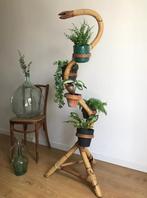 Vintage rotin bambou support pour plantes 1960s serpent, Jardin & Terrasse, Comme neuf, 25 à 40 cm, Autres matériaux, Enlèvement