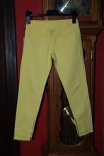 Jeans 7/8è "MNG" jaune Coupe skinny moulante T34 comme NEUF!, W27 (confection 34) ou plus petit, Comme neuf, Autres couleurs, Enlèvement ou Envoi
