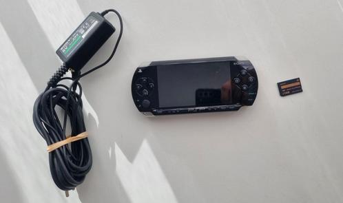 PSP Street PSP-E1004 avec chargeur et carte mémoire, Games en Spelcomputers, Spelcomputers | Sony PSP, Zo goed als nieuw, PSP