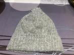 Grijze muts mzt pompon, Kinderen en Baby's, Kinderkleding | Mutsen, Sjaals en Handschoenen, Ophalen of Verzenden, Zo goed als nieuw