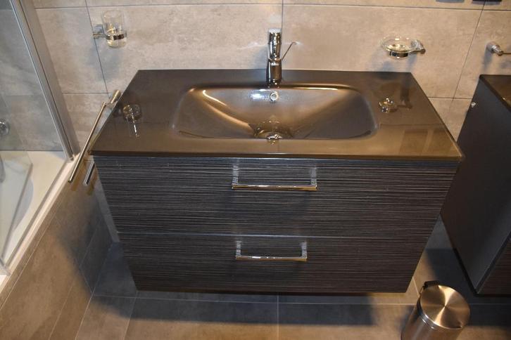 deux meubles salle de bain avec armoire suspendue et miroir, Maison & Meubles, Salle de bain | Meubles de Salle de bain, Comme neuf