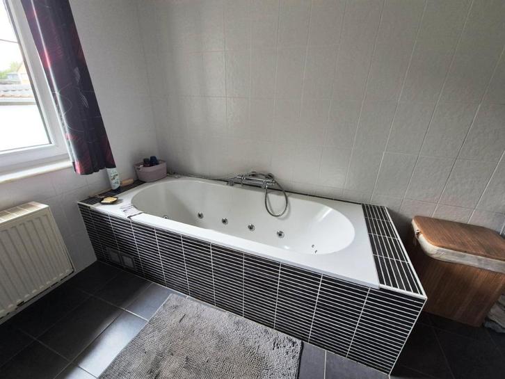 Jacuzzi-bad, Huis en Inrichting, Badkamer | Badkamermeubels, Gebruikt, Ophalen