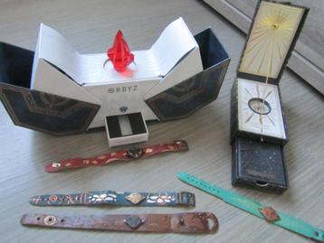 TOMORROWLAND CASES (2025 & 2022)(complete )(+ 2 bracelets) beschikbaar voor biedingen
