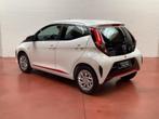 Toyota Aygo 1.0 x-play Toyota Aygo X-Play 1.0 5p. 72ch, Auto's, Toyota, Euro 6, 72 pk, Wit, 93 g/km