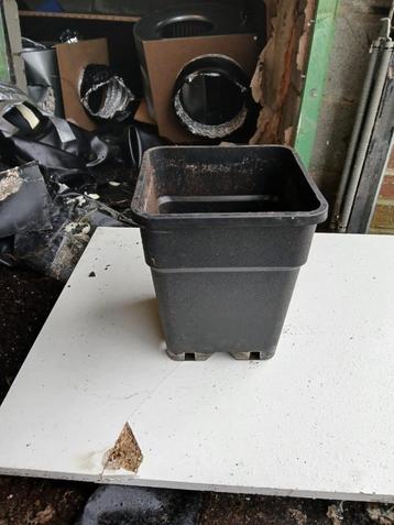 Pots fleurs jardin - PVC - très résistant - lot de 500 pcs beschikbaar voor biedingen