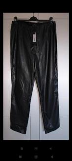 Nieuw lederlook broek maat 44, Kleding | Dames, Broeken en Pantalons, Ophalen of Verzenden, Zo goed als nieuw, Maat 42/44 (L)